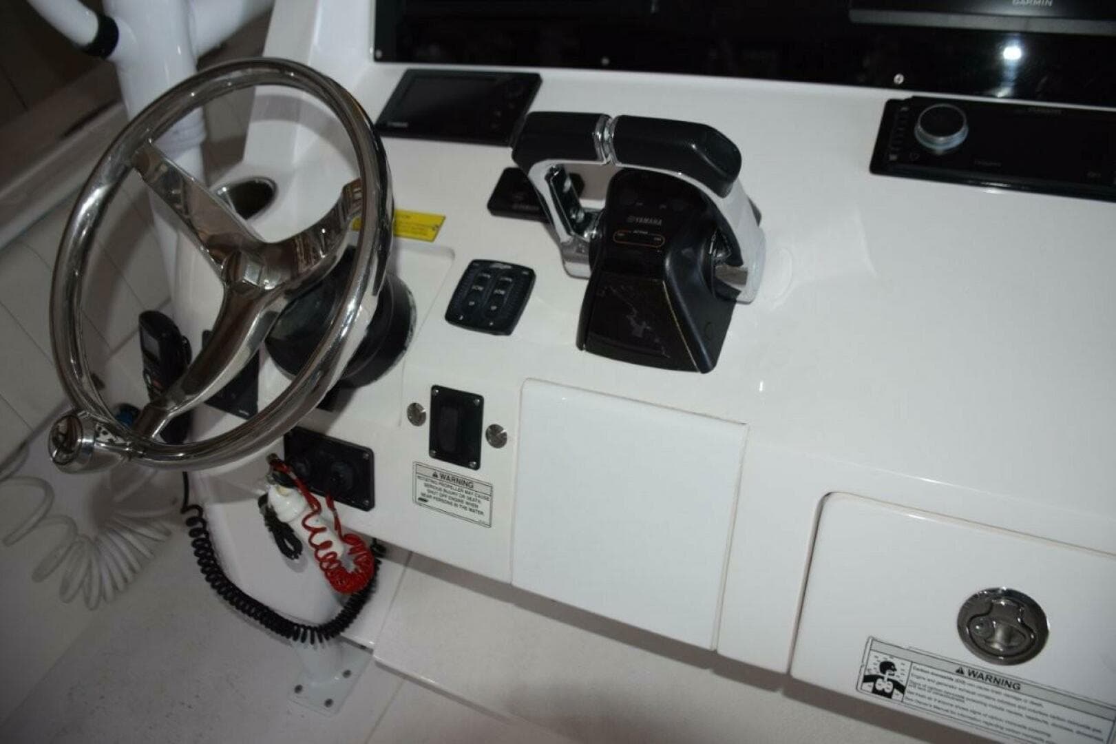  Tiltable Helm Wheel Yamaha Control Binnacle And Digital Engine Display, Bow Thruster And Trim Tab Controls.