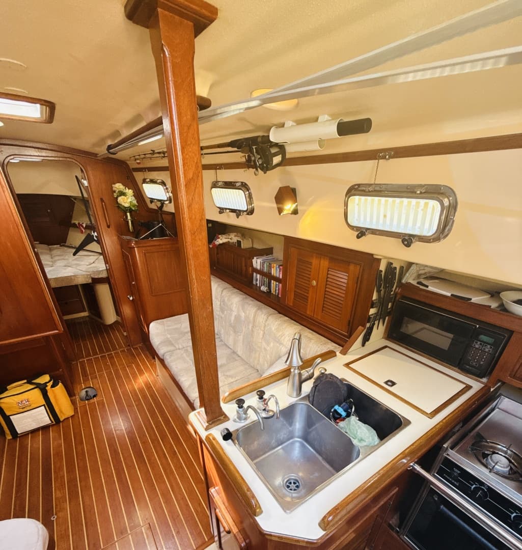 1995 Island Packet 37