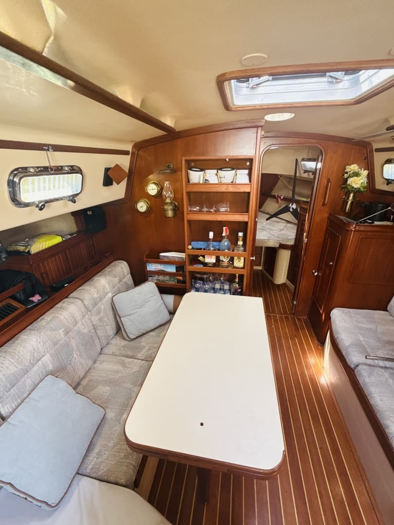 1995 Island Packet 37