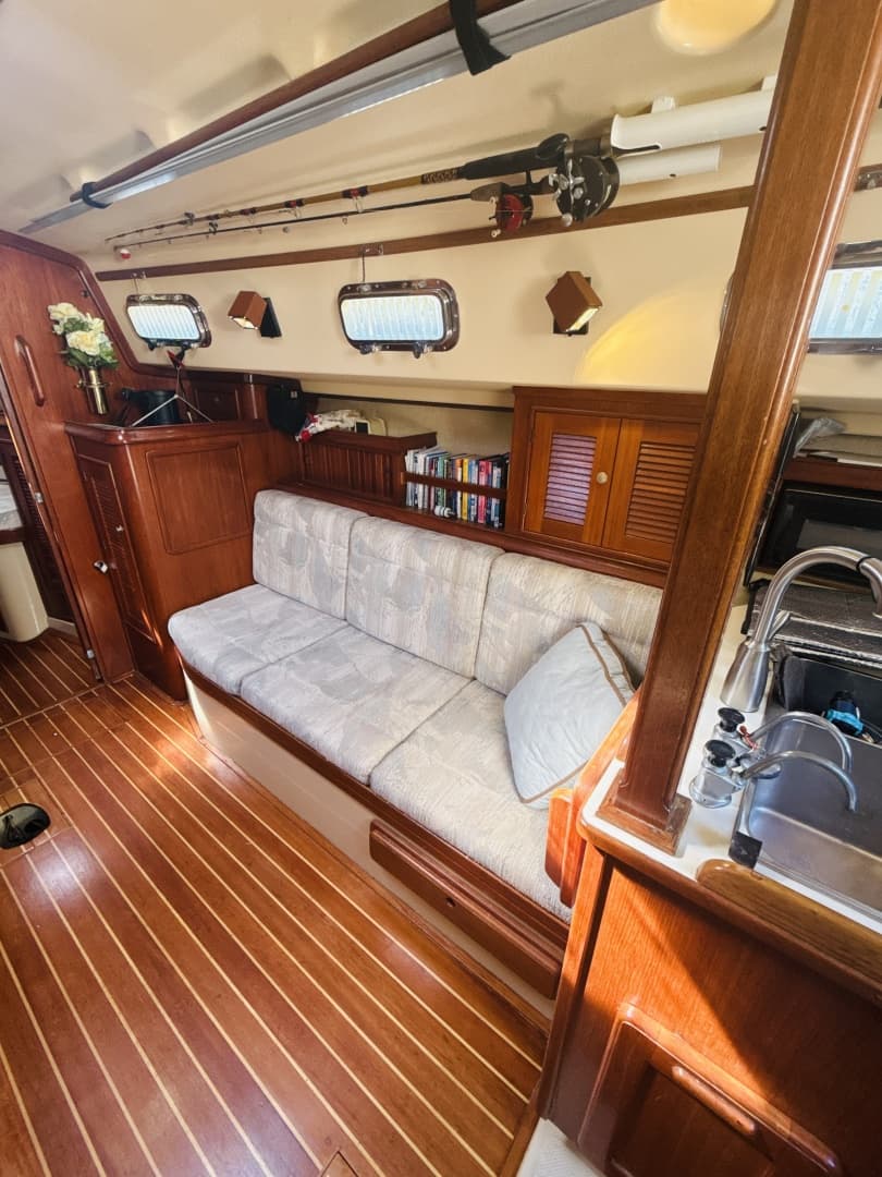 1995 Island Packet 37