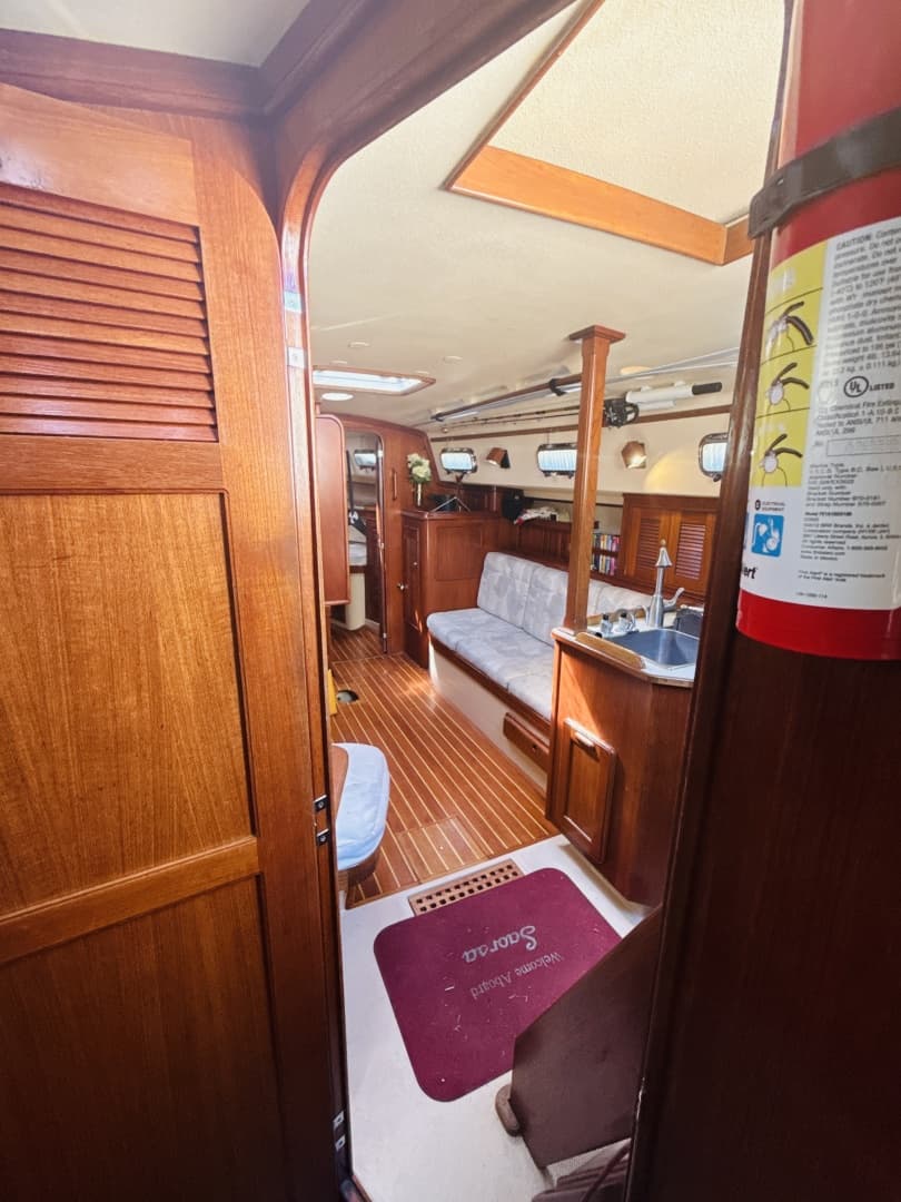 1995 Island Packet 37