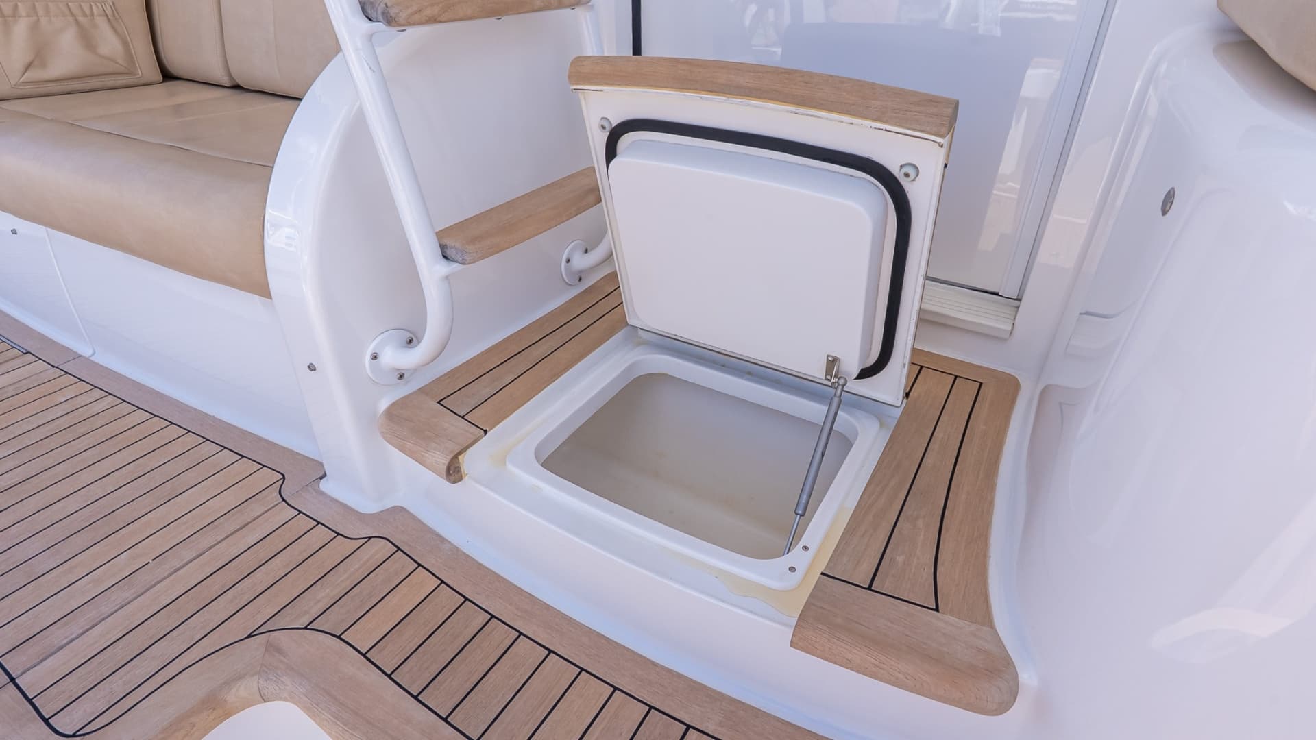 2017 Viking 62 Enclosed Bridge
