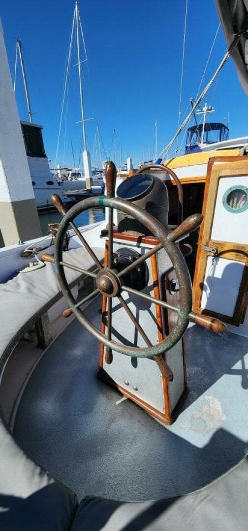 1996 Tillotson-Pearson Motorsailer 32