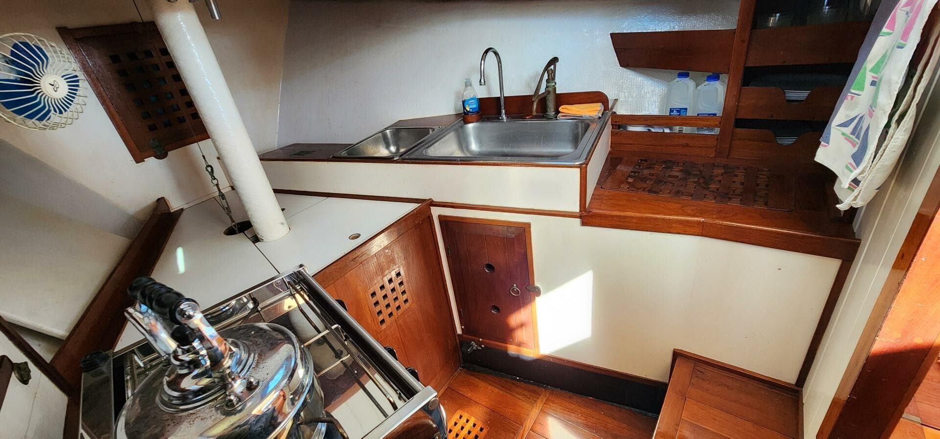 1996 Tillotson-Pearson Motorsailer 32