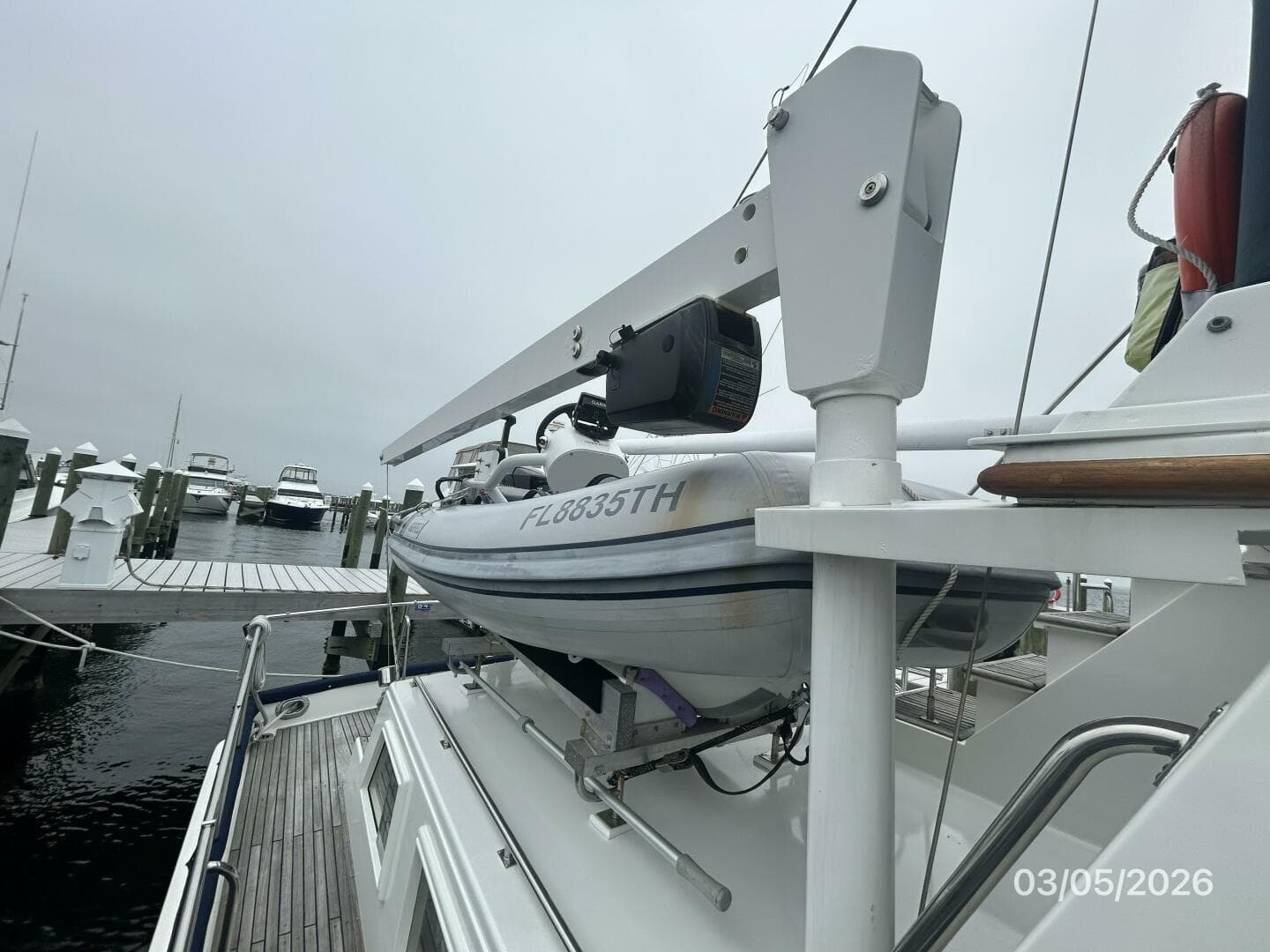 42' Grand Banks tender davit2