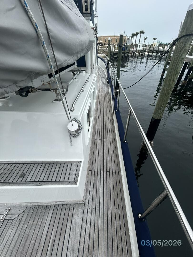 42' Grand Banks starboard side deck2