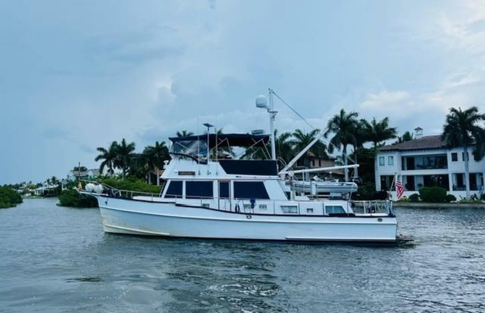42' Grand Banks port profile