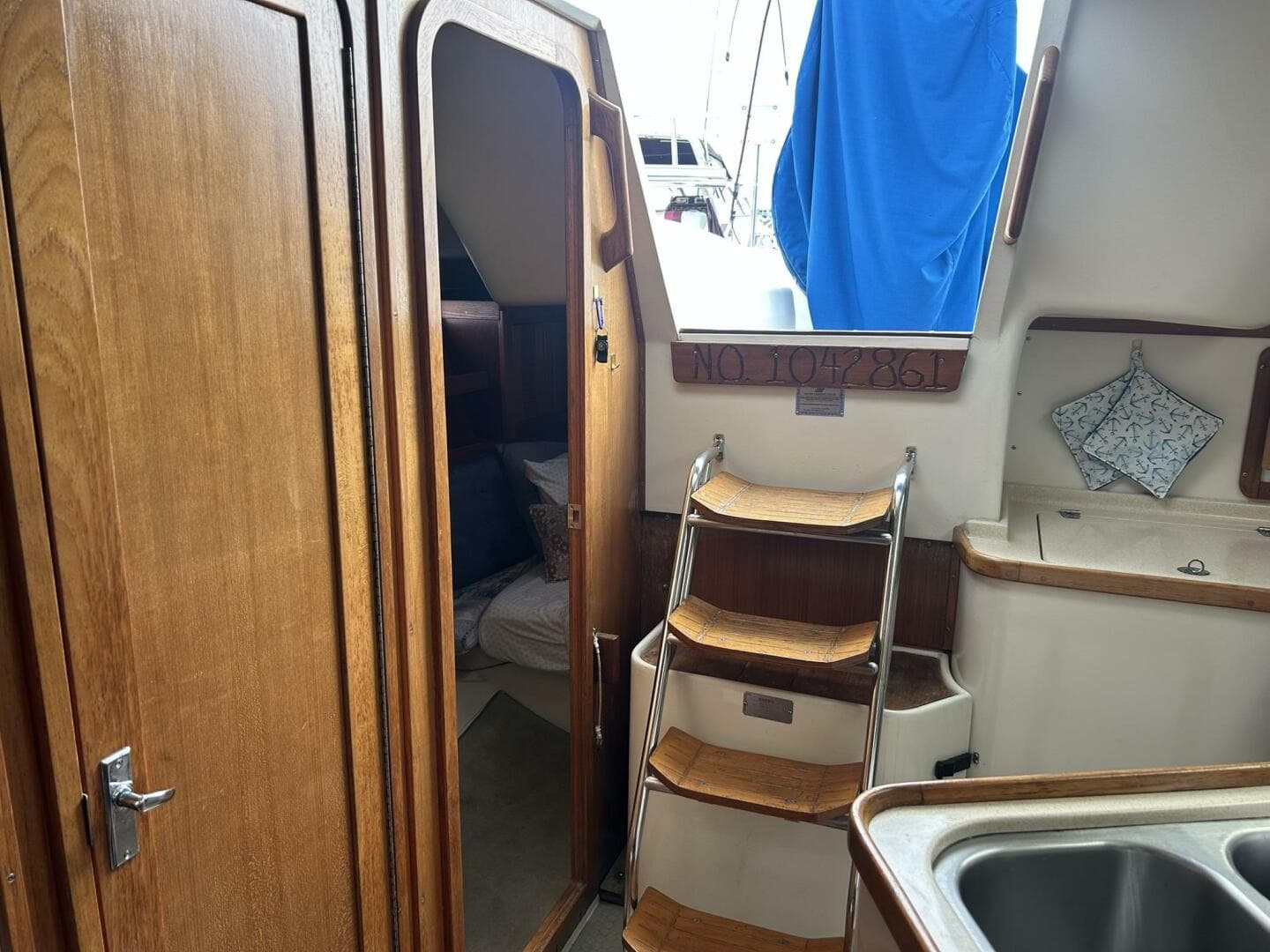 1995 Catalina 320 Study Hull