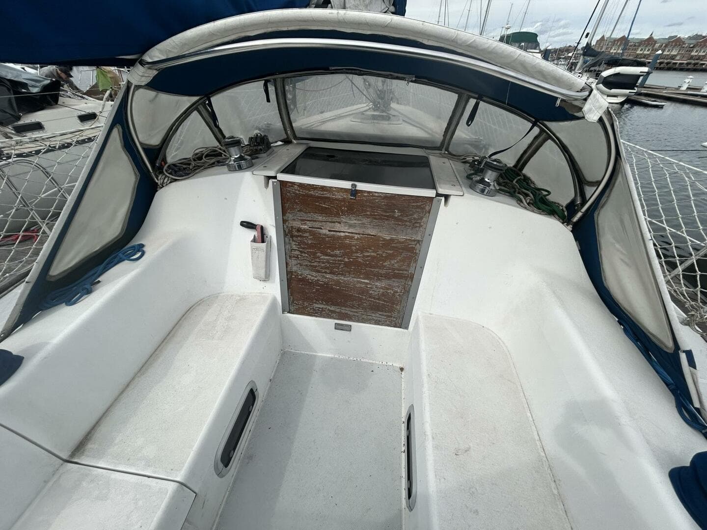 1995 Catalina 320 Study Hull