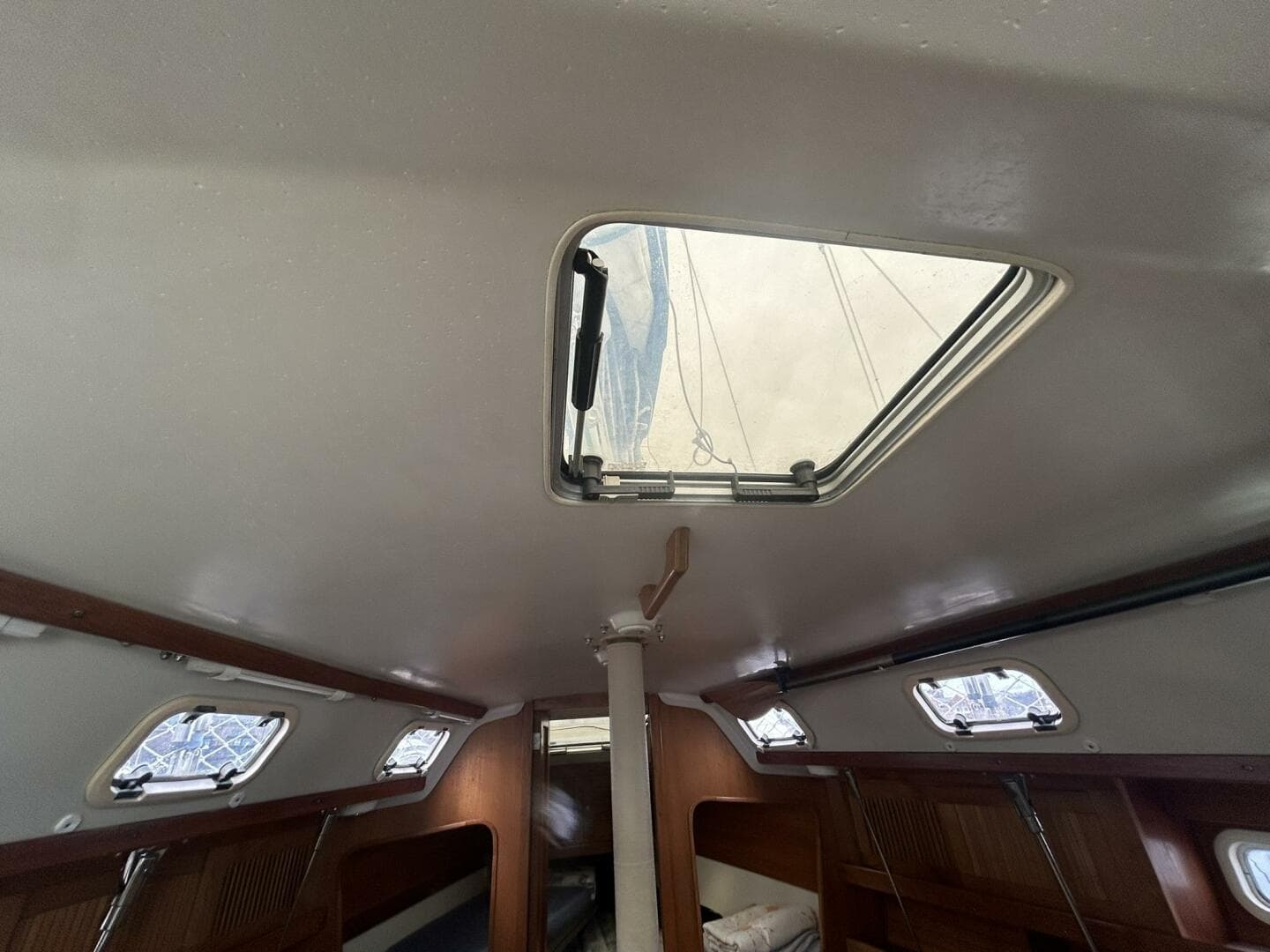 1995 Catalina 320 Study Hull