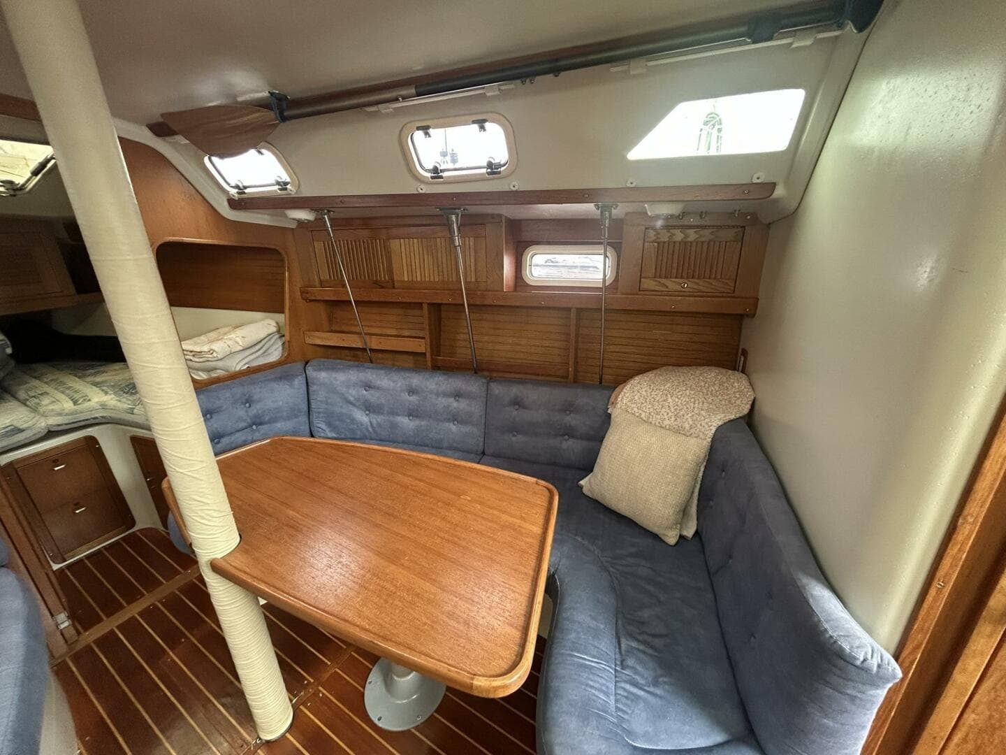 1995 Catalina 320 Study Hull