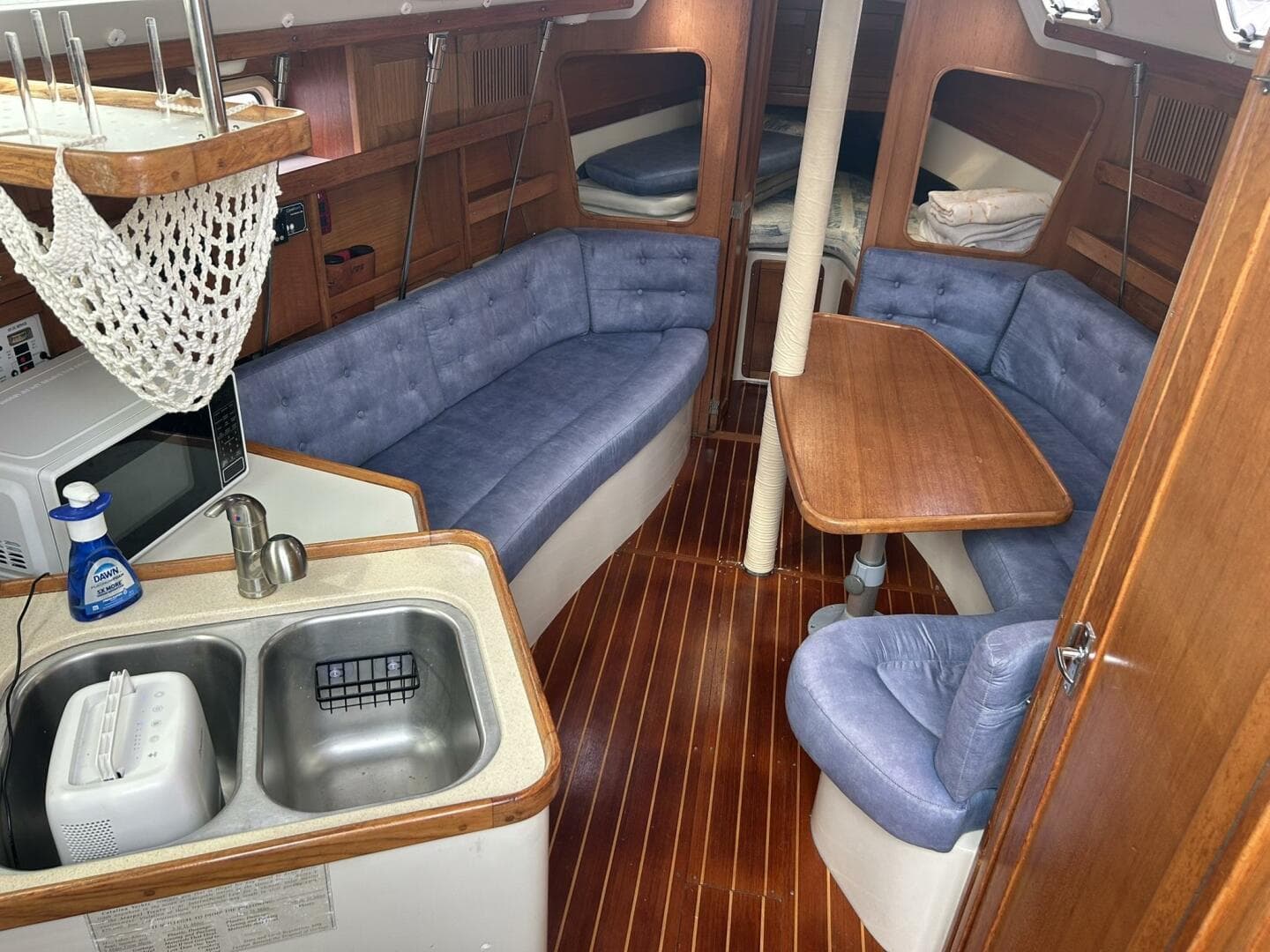 1995 Catalina 320 Study Hull