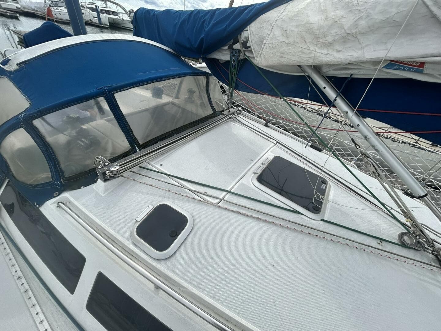 1995 Catalina 320 Study Hull