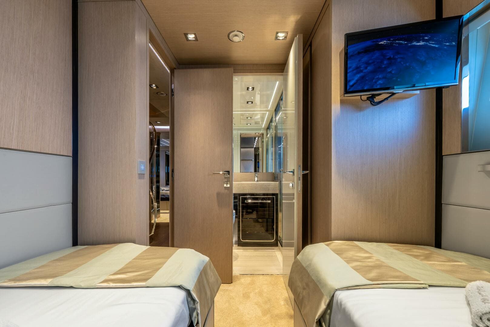 2018 Dominator Yachts Dominator Ilumen