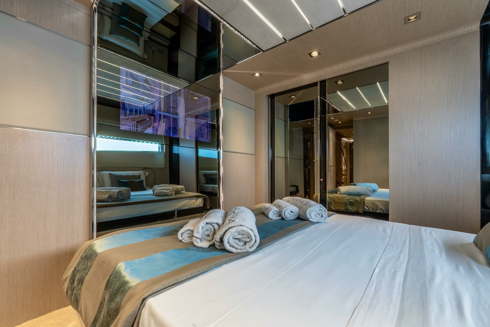 2018 Dominator Yachts Dominator Ilumen