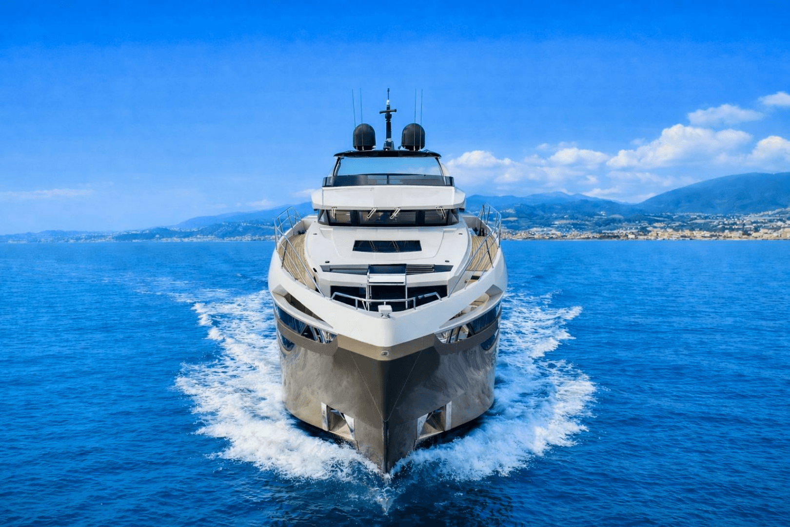 2018 Dominator Yachts Dominator Ilumen