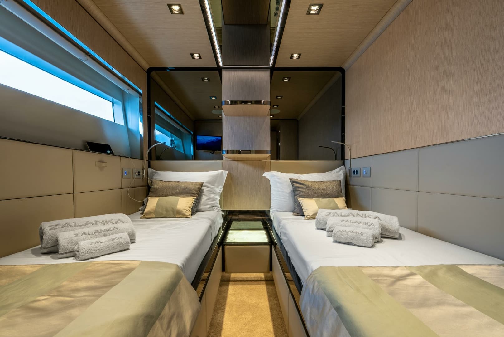 2018 Dominator Yachts Dominator Ilumen