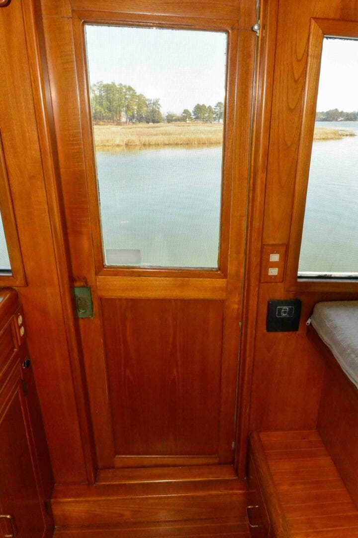 Piloot house starboard door closed