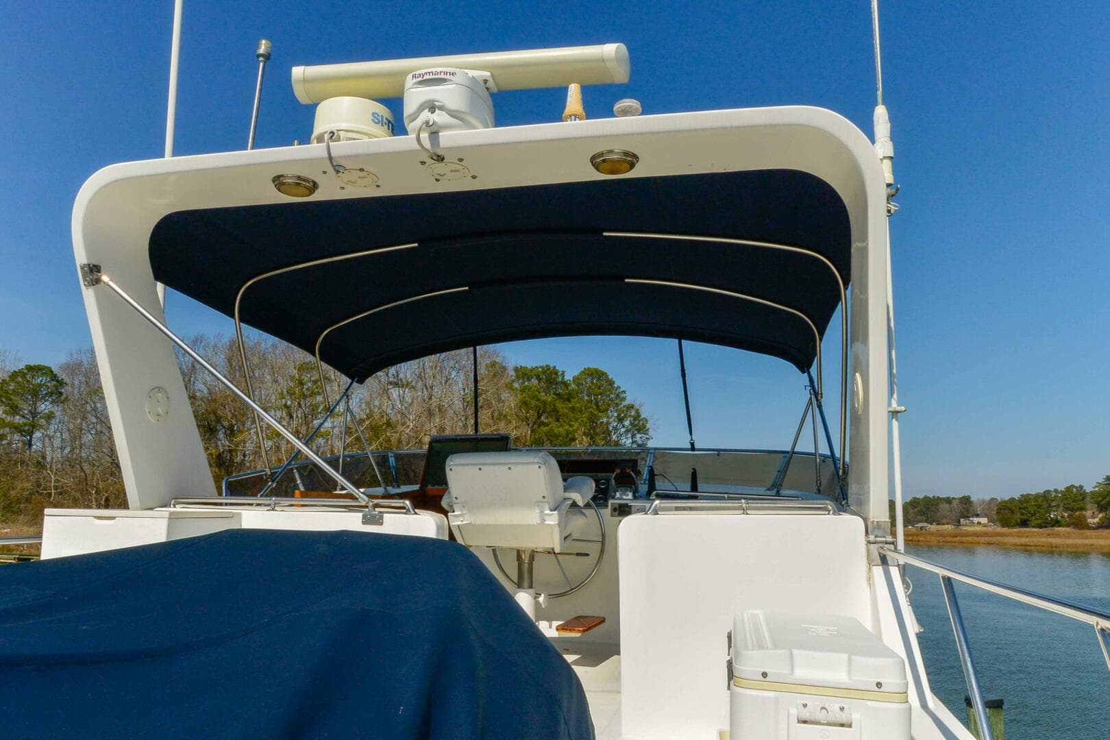 flybridge looking forward 