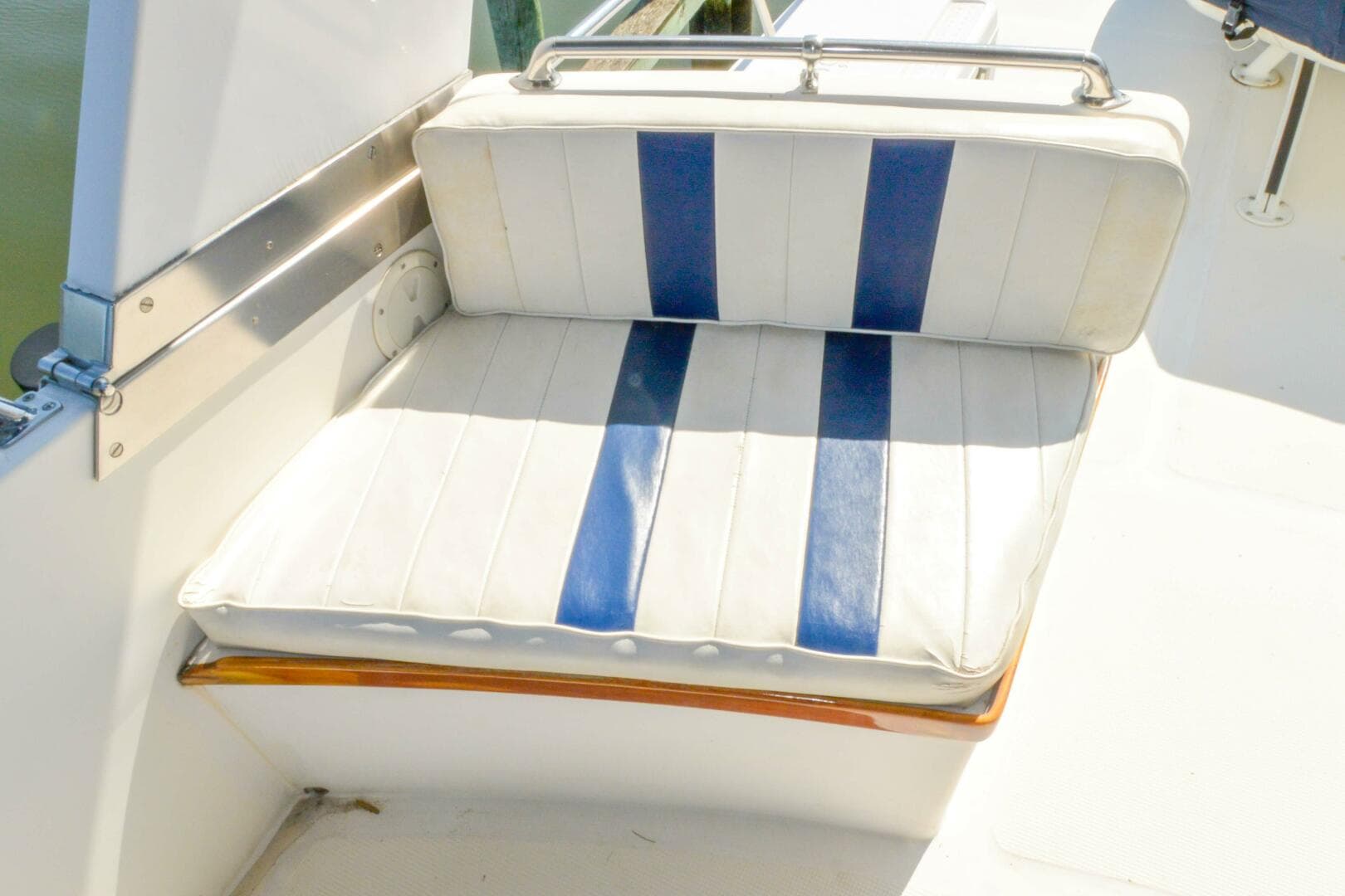 flybridge starboard seating