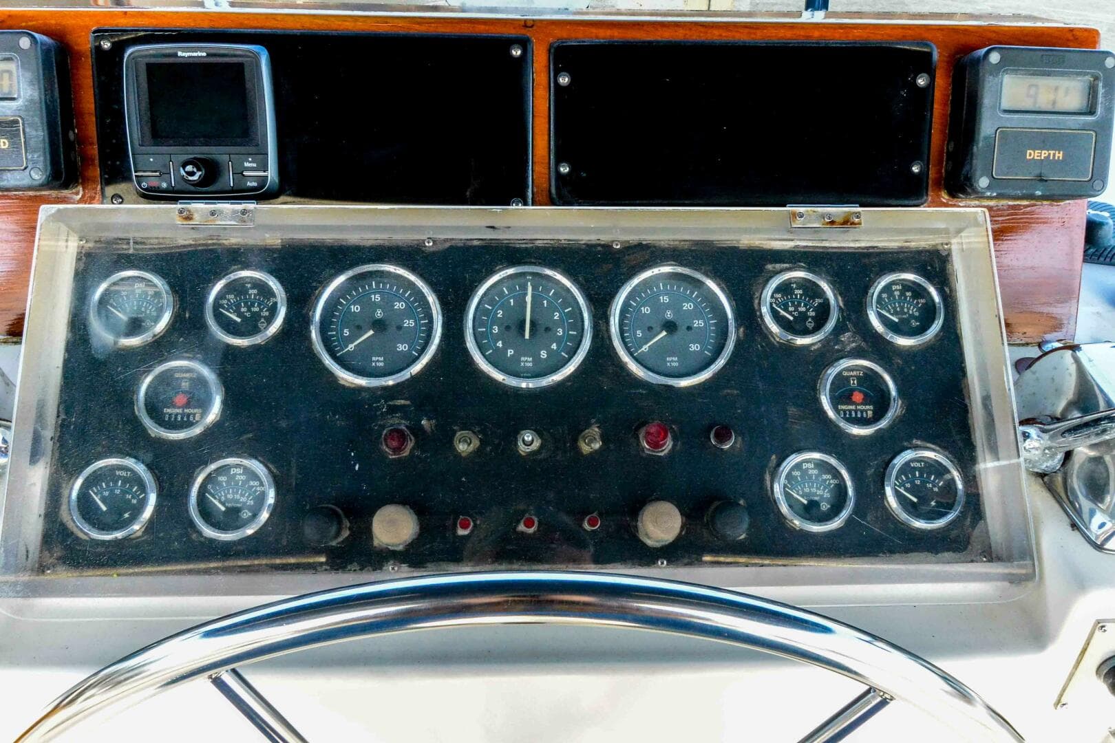 flybridge helm instrumentation