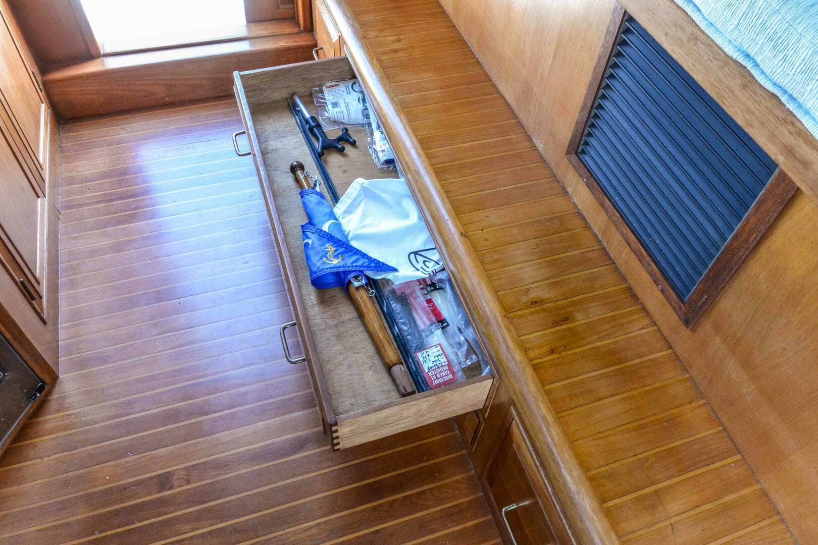 Pilot house chart draw 