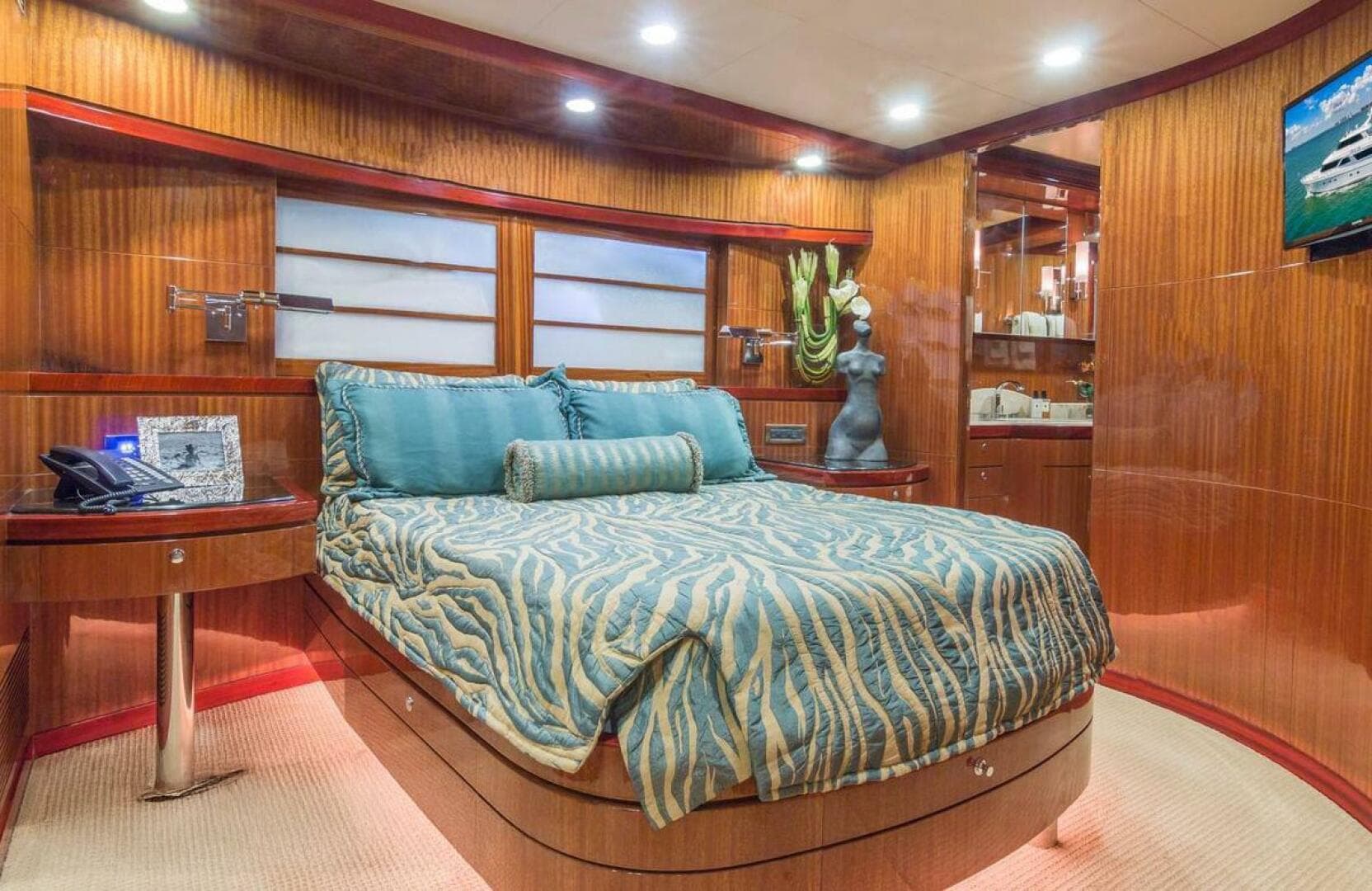 2008 Ocean Alexander 100 Skylounge Megayacht