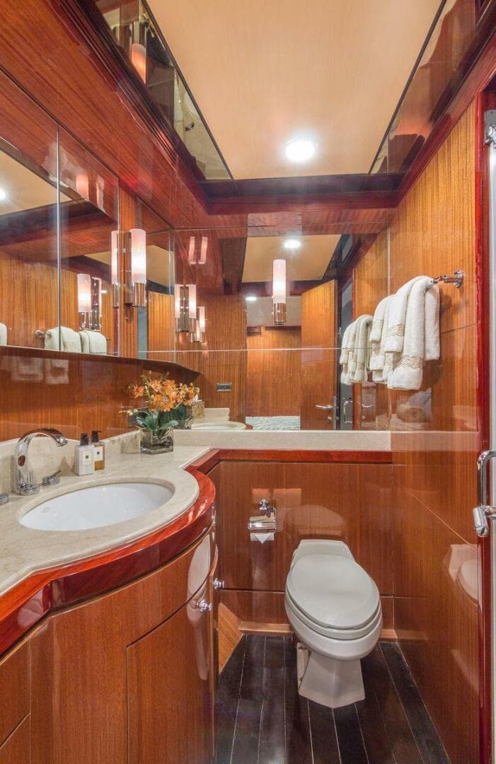 2008 Ocean Alexander 100 Skylounge Megayacht