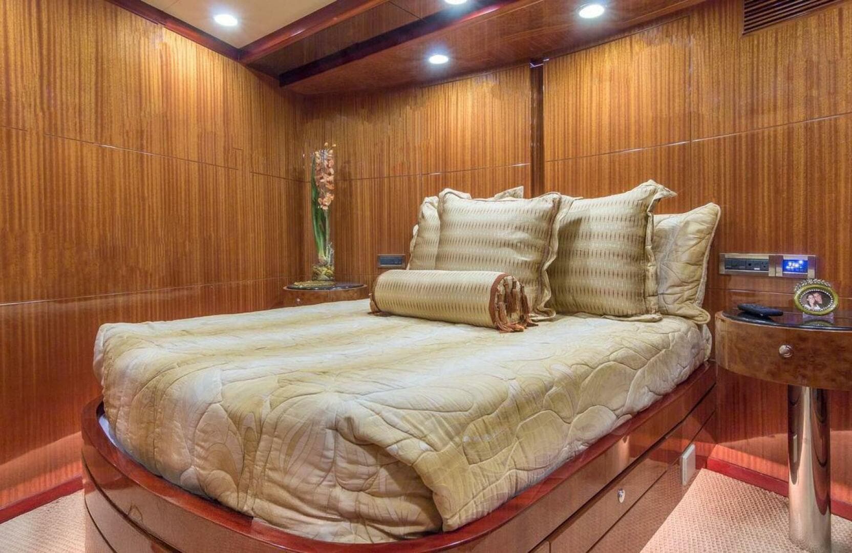 2008 Ocean Alexander 100 Skylounge Megayacht