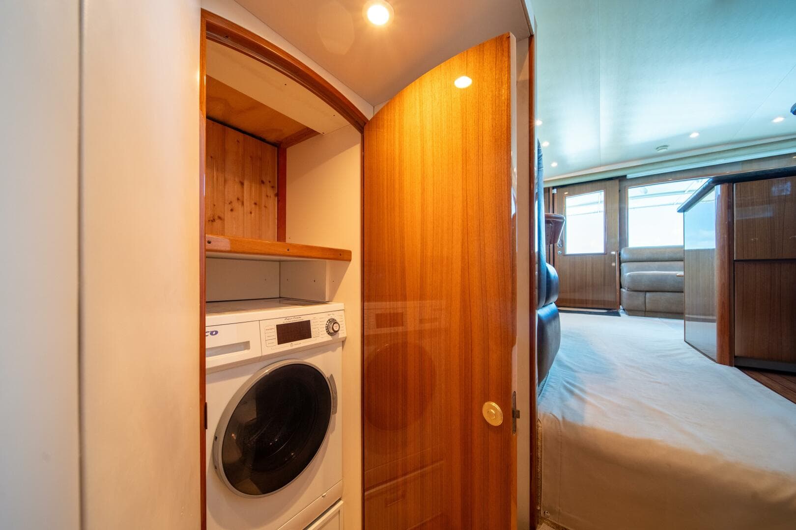 2006 Viking 52 Convertible