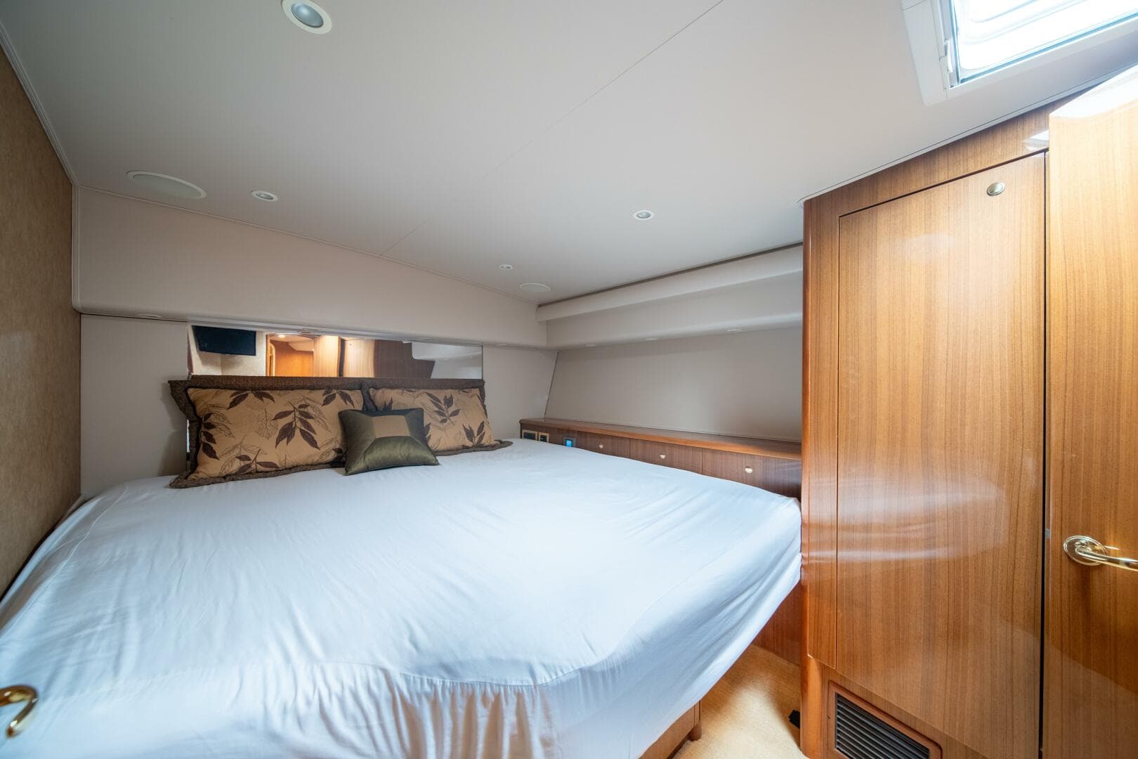 2006 Viking 52 Convertible