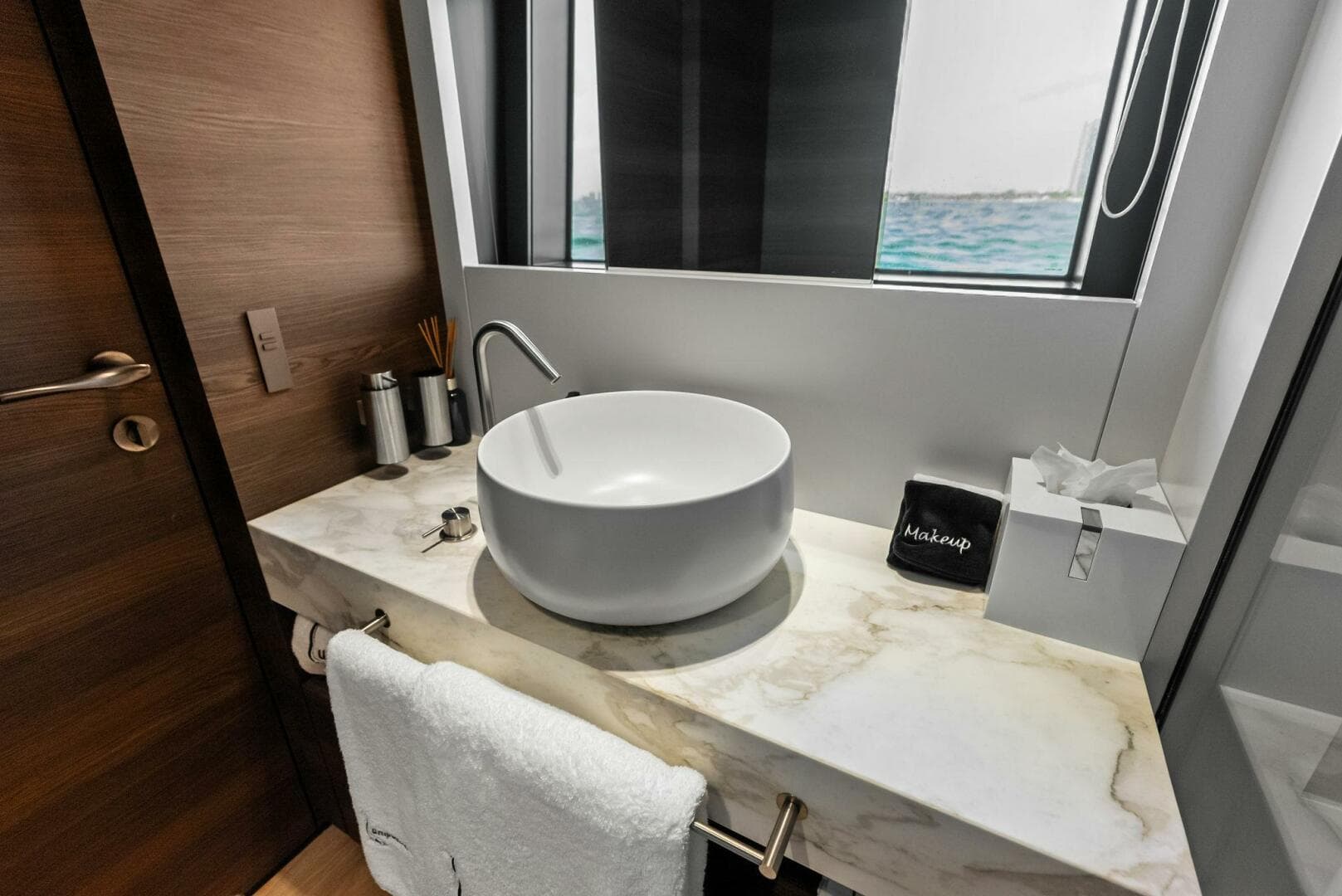 2023 Custom Line 33 Navetta