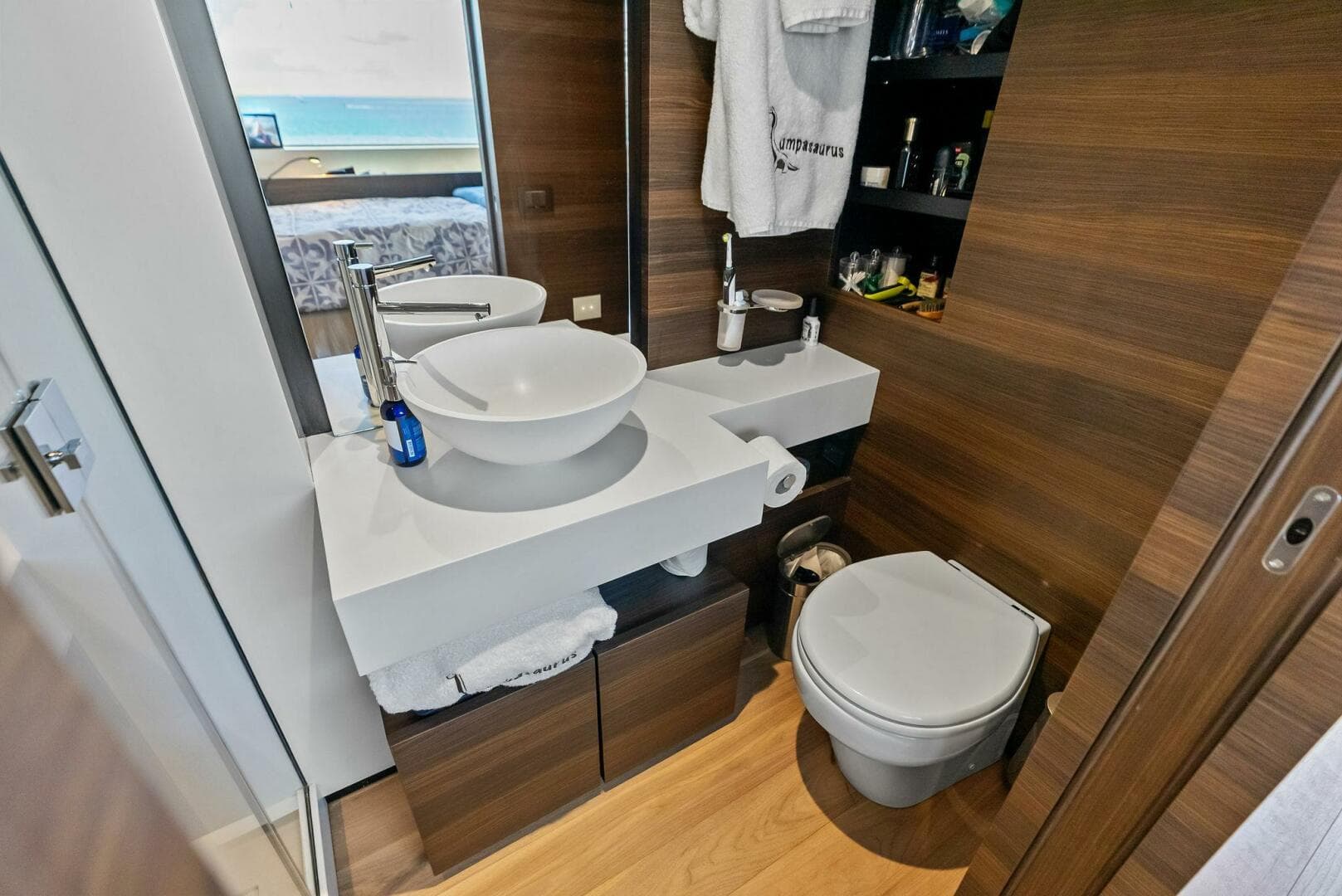 2023 Custom Line 33 Navetta