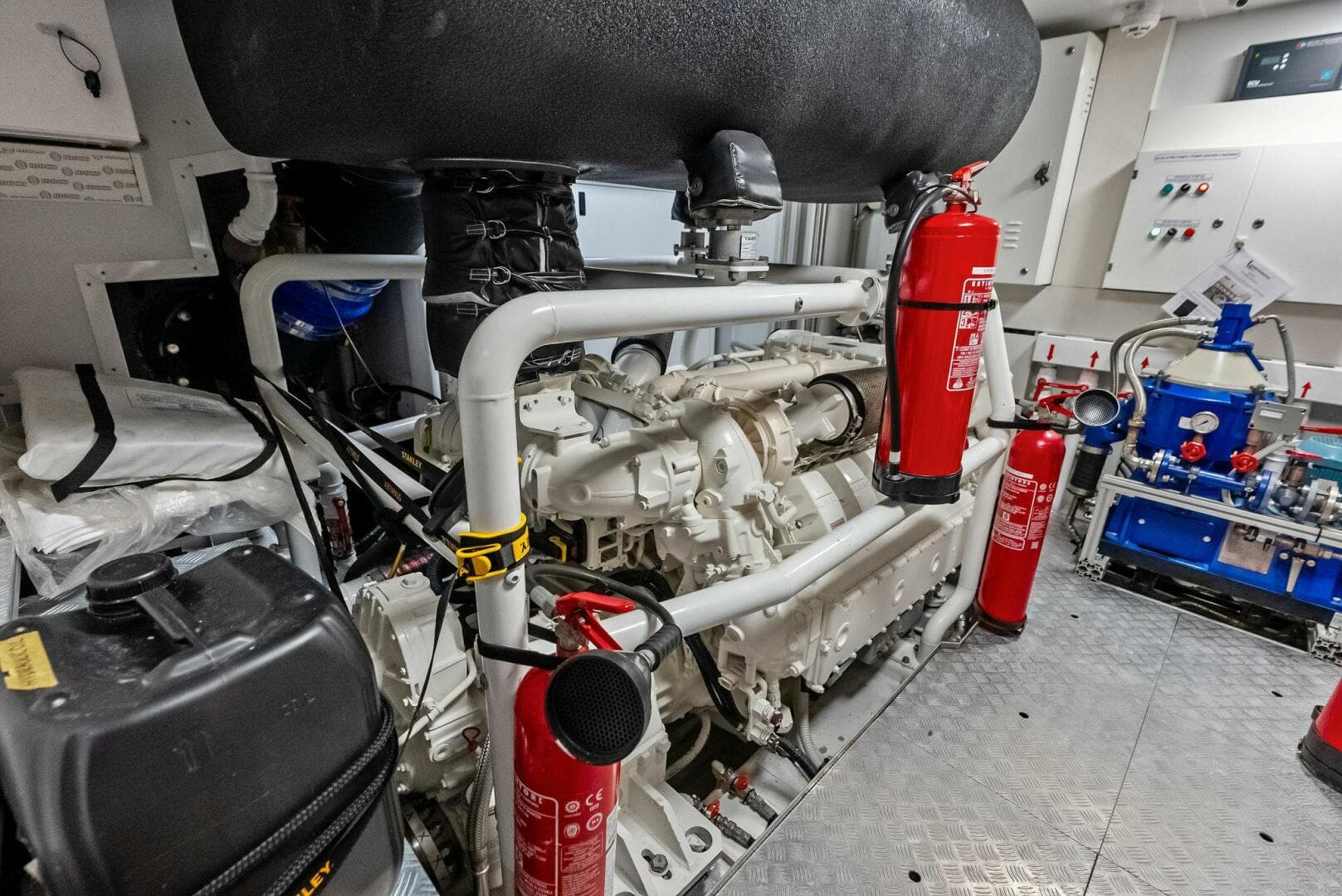 2023 Custom Line 33 Navetta