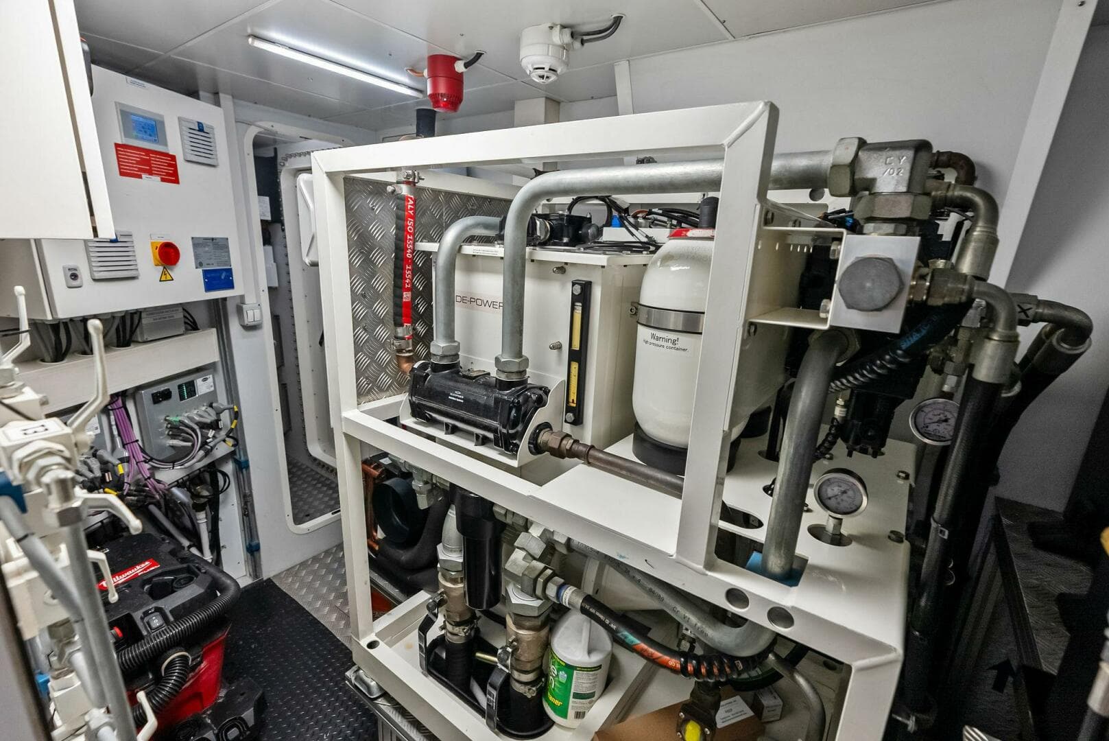 2023 Custom Line 33 Navetta