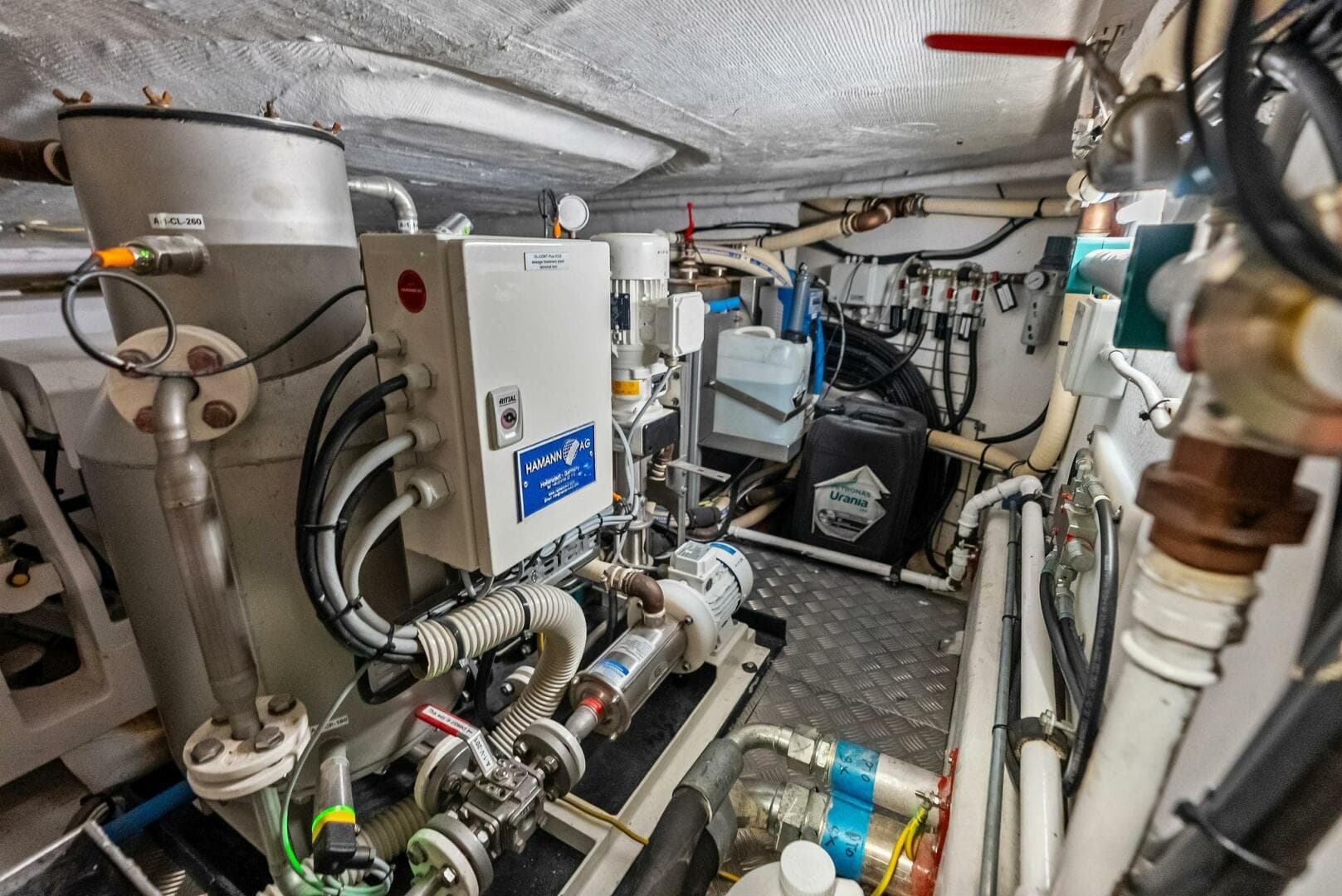 2023 Custom Line 33 Navetta