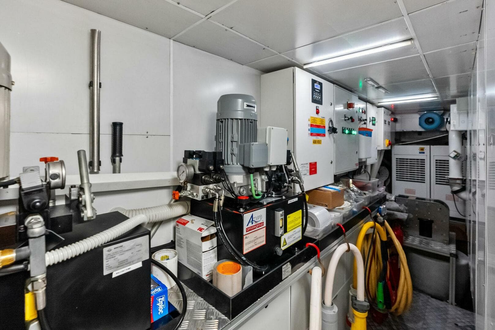 2023 Custom Line 33 Navetta