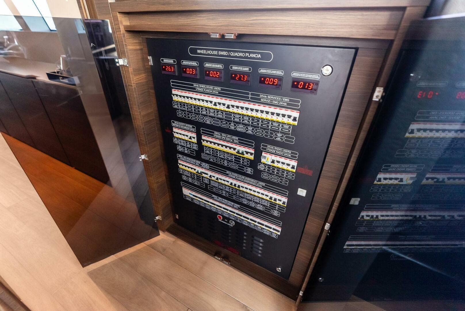 2023 Custom Line 33 Navetta