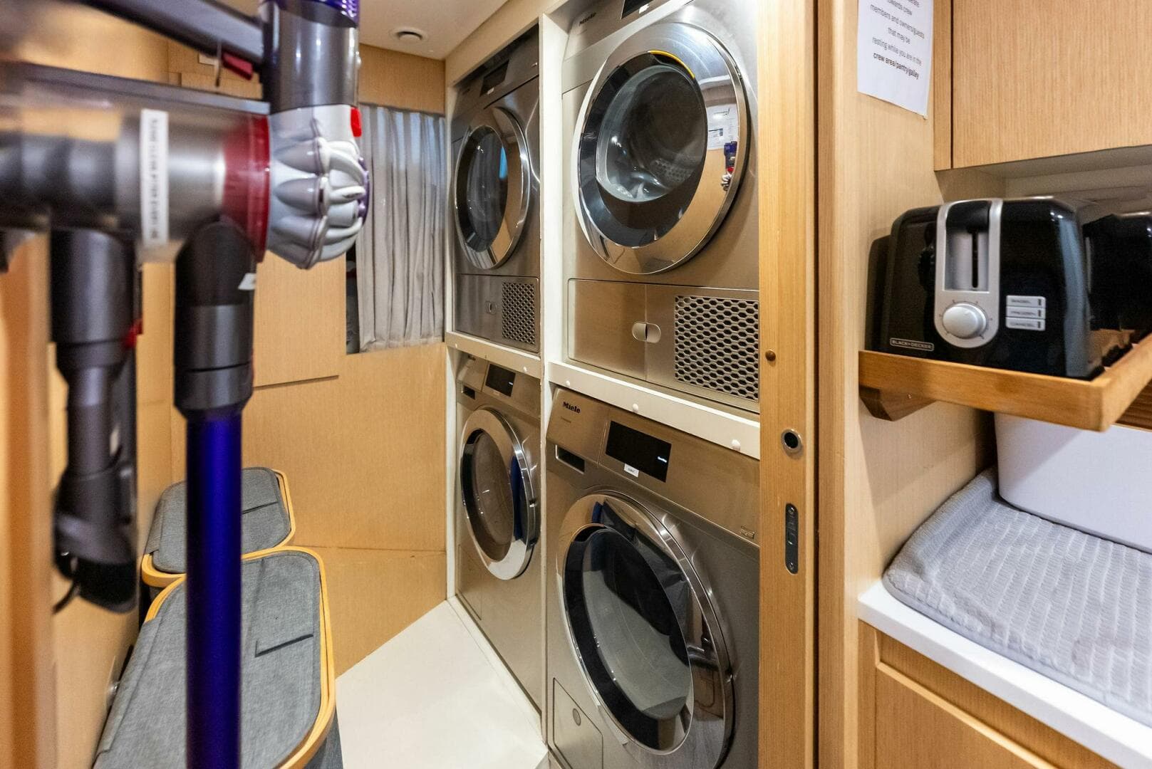 2023 Custom Line 33 Navetta