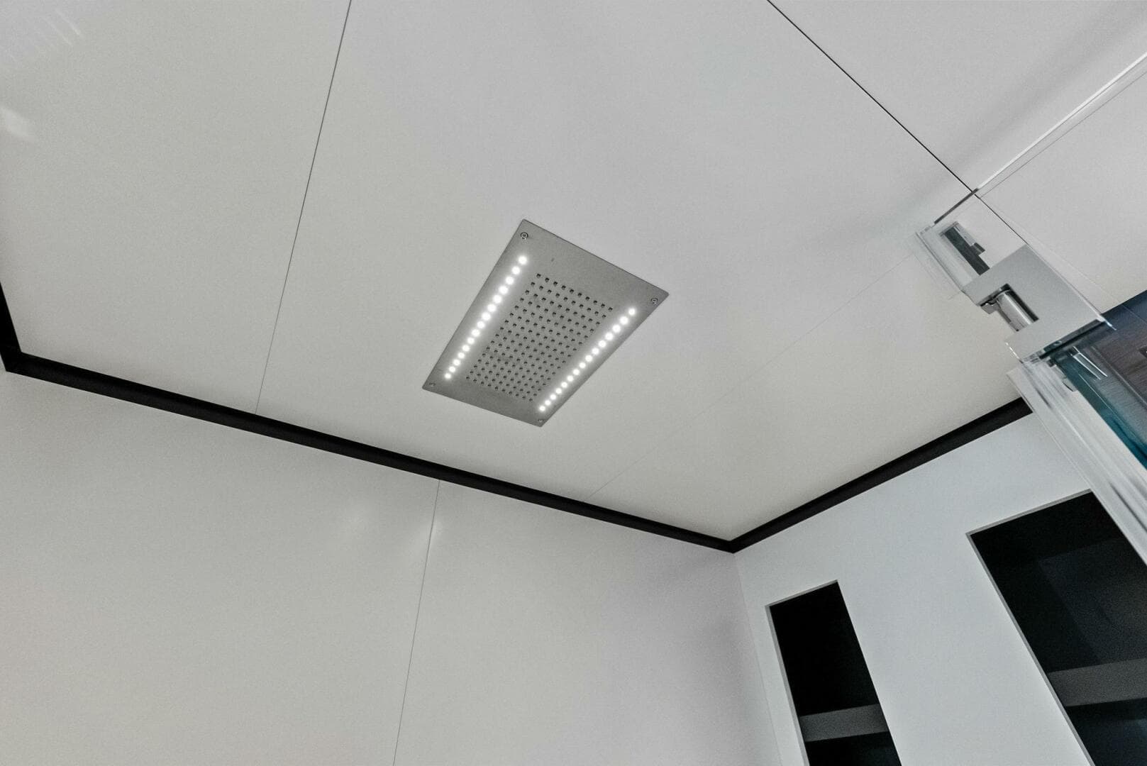 2023 Custom Line 33 Navetta