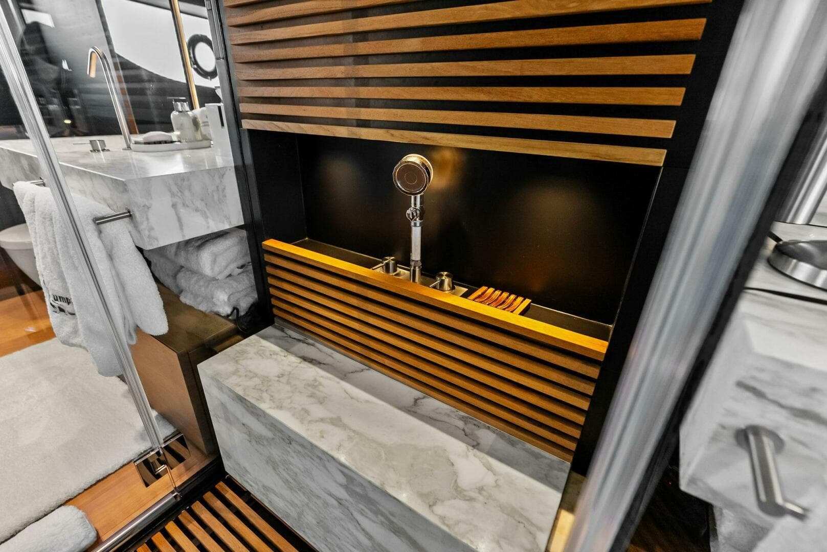 2023 Custom Line 33 Navetta