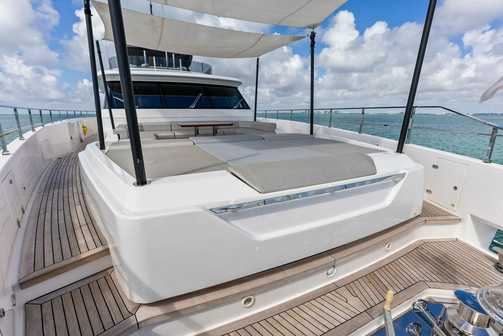 2023 Custom Line 33 Navetta