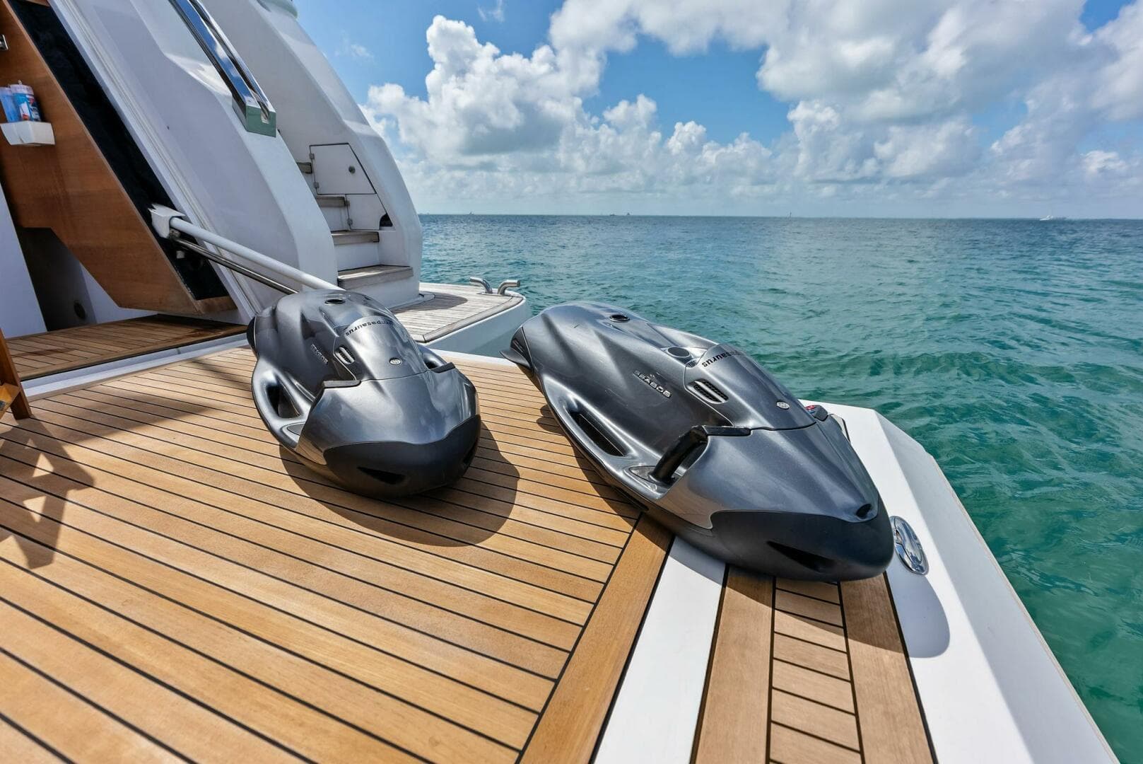 2023 Custom Line 33 Navetta