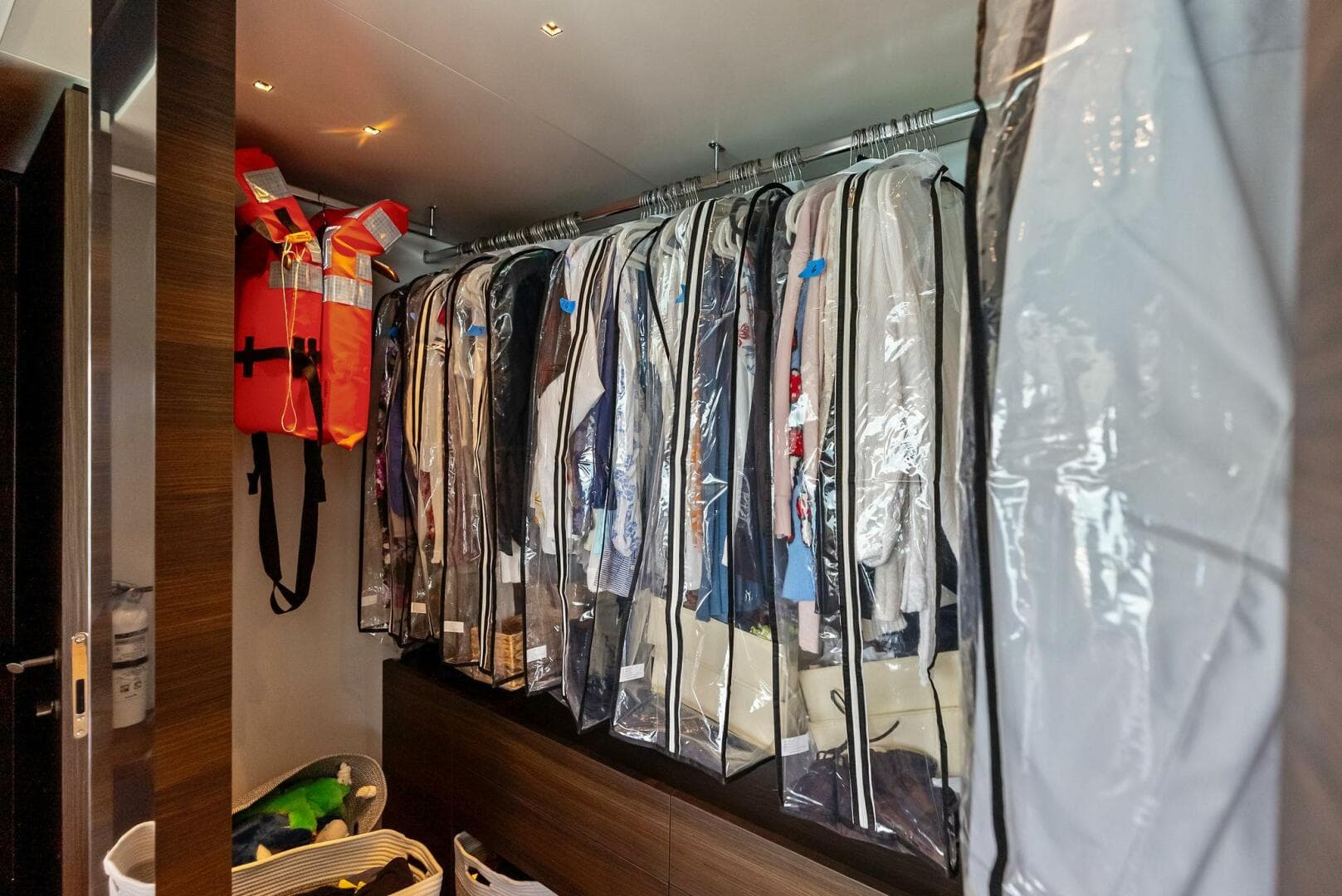 2023 Custom Line 33 Navetta