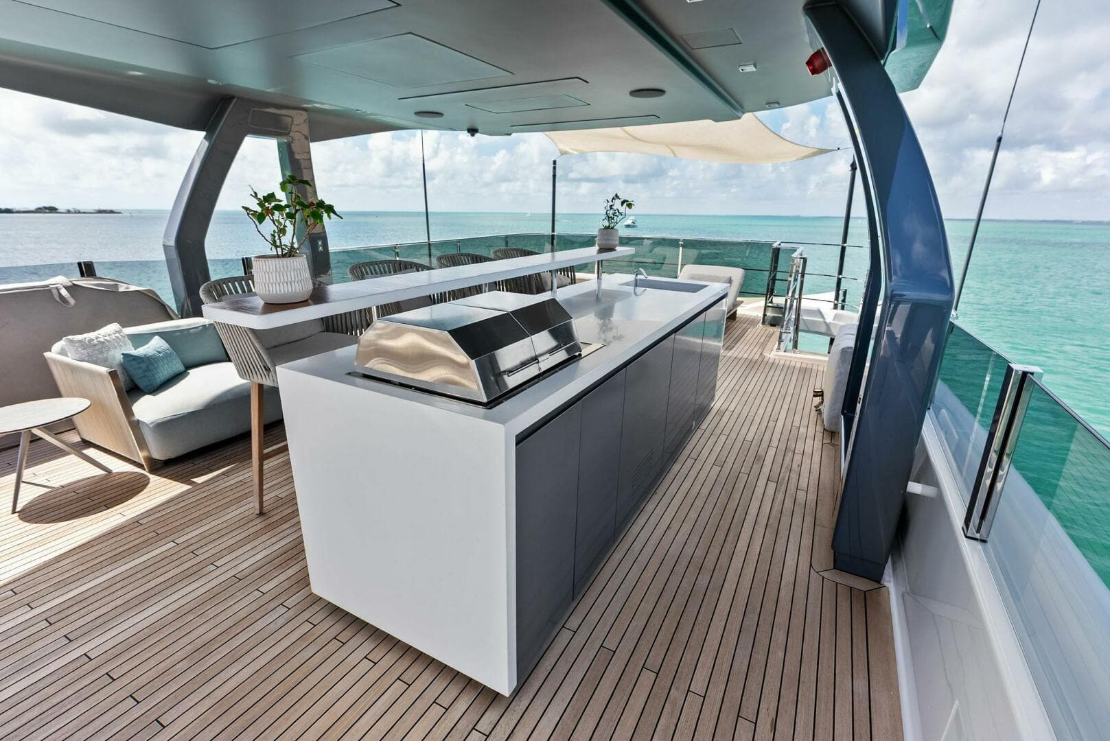 2023 Custom Line 33 Navetta