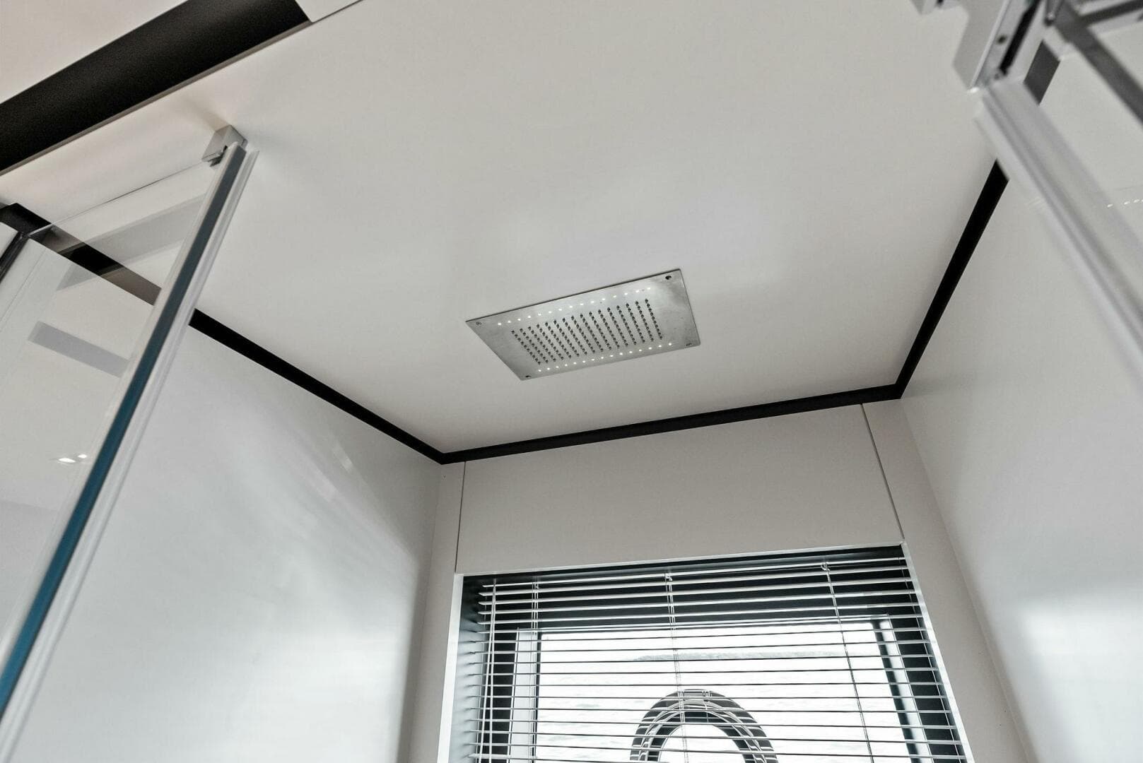 2023 Custom Line 33 Navetta