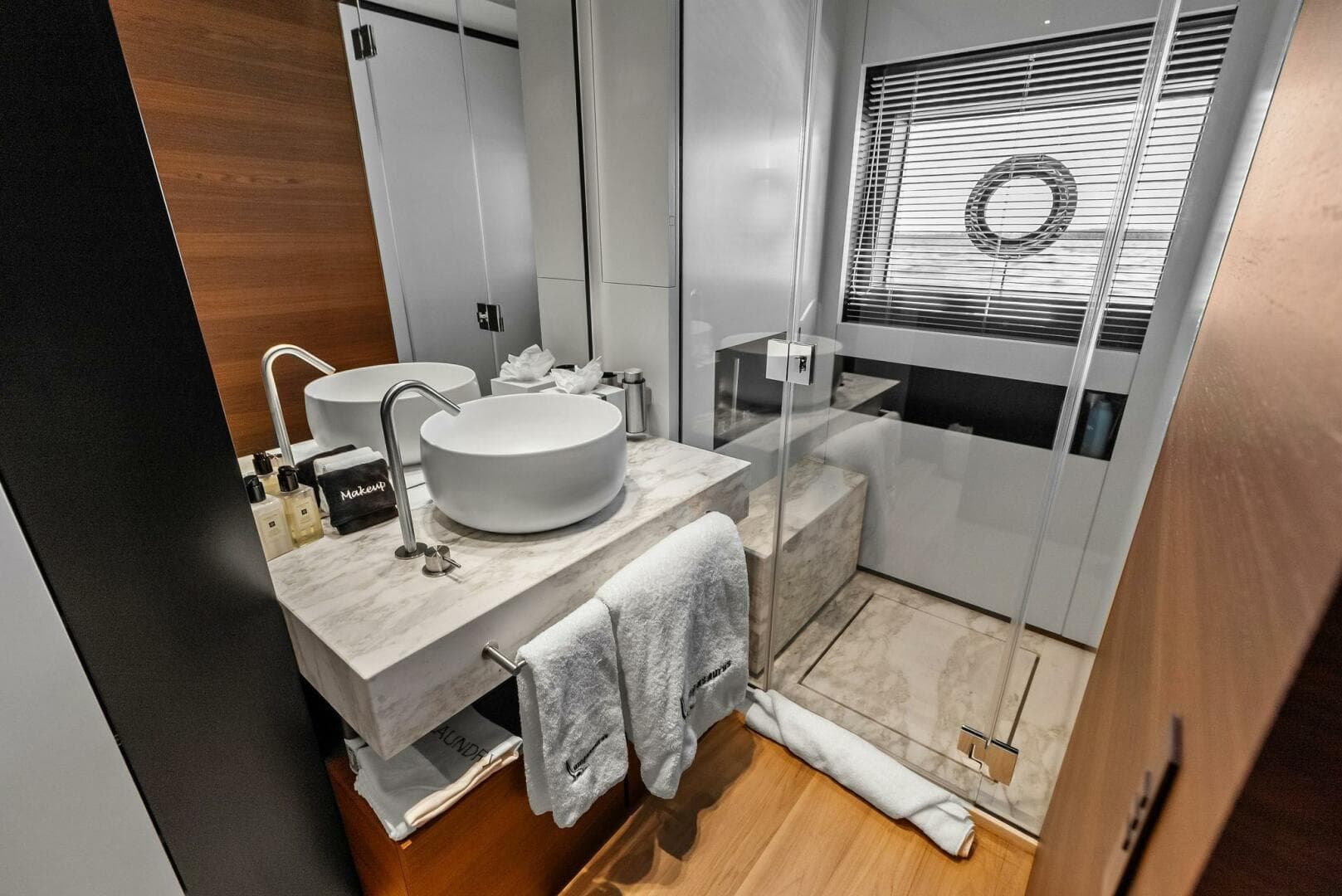 2023 Custom Line 33 Navetta