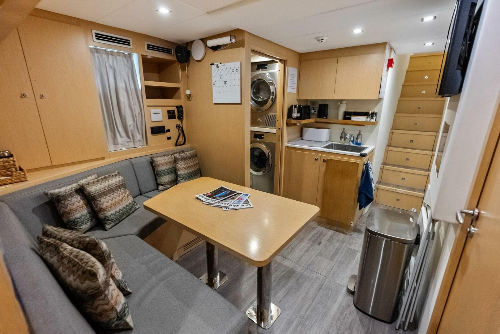 2023 Custom Line 33 Navetta