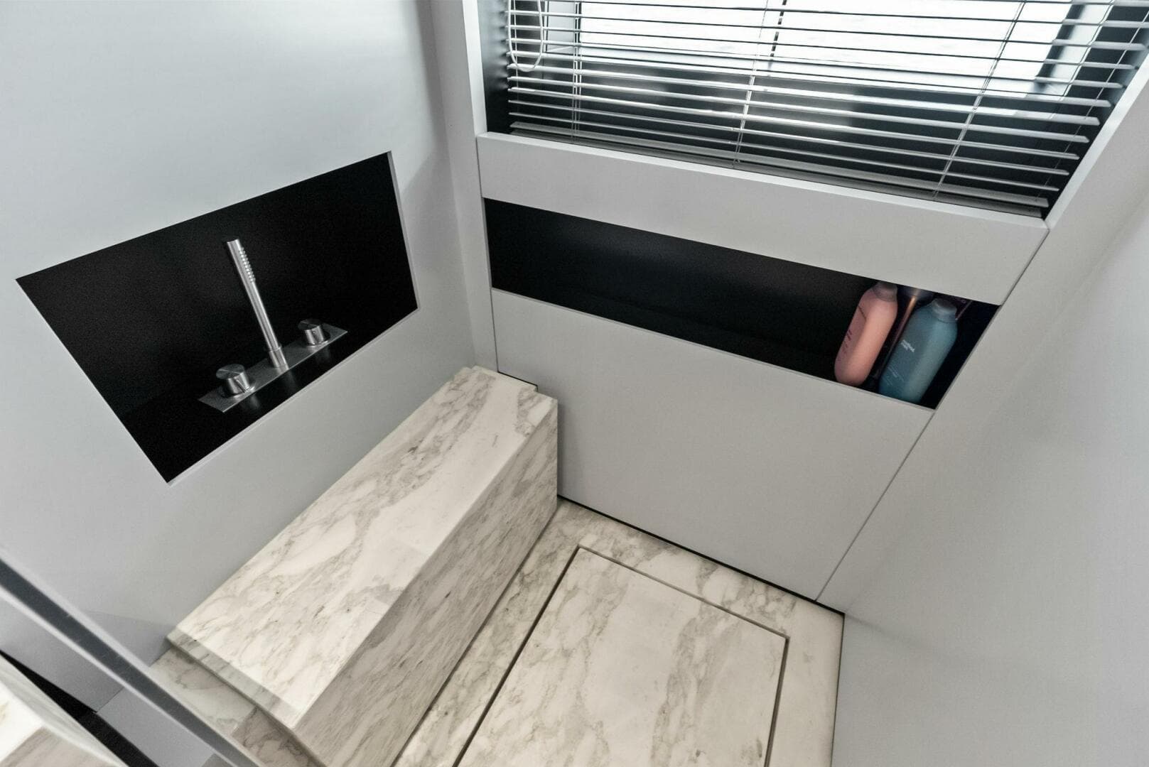 2023 Custom Line 33 Navetta