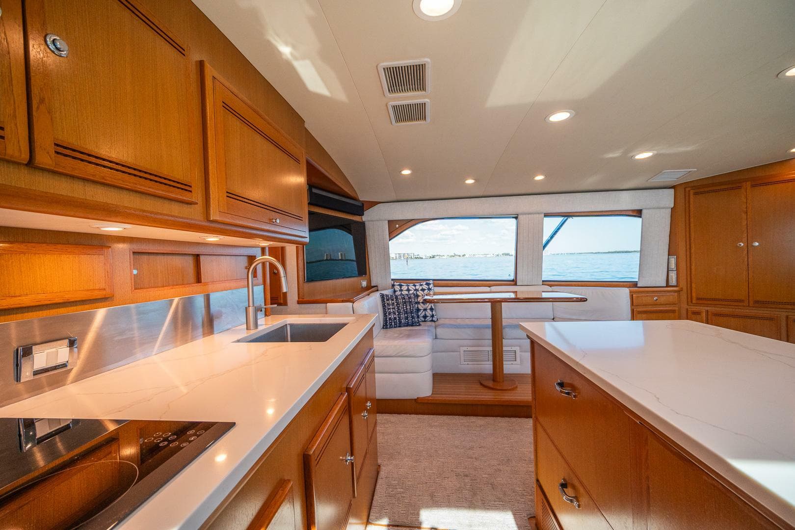 2009 Cabo 52 Flybridge